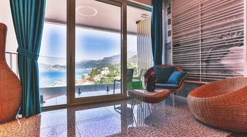 Carine Hotel Kumbor Superior