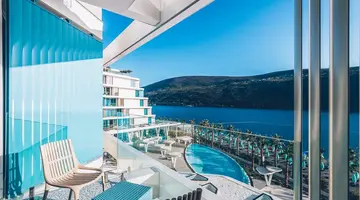 Carine Hotel Kumbor Superior