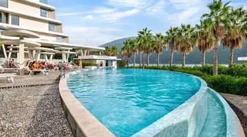Carine Hotel Kumbor Superior