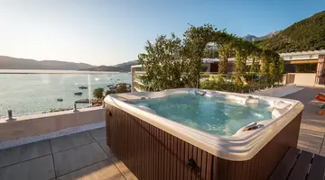Carine Hotel Kumbor Superior