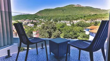 Carine Hotel Kumbor Superior