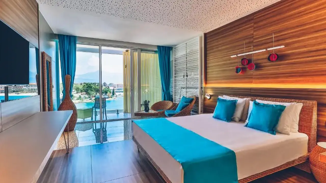CARINE HOTEL KUMBOR