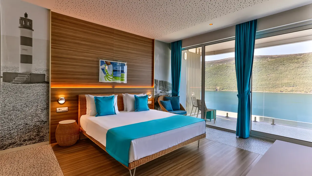 CARINE HOTEL KUMBOR