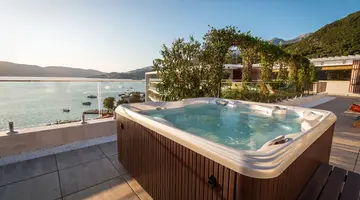 CARINE HOTEL KUMBOR