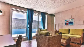 CARINE HOTEL KUMBOR