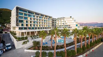CARINE HOTEL KUMBOR