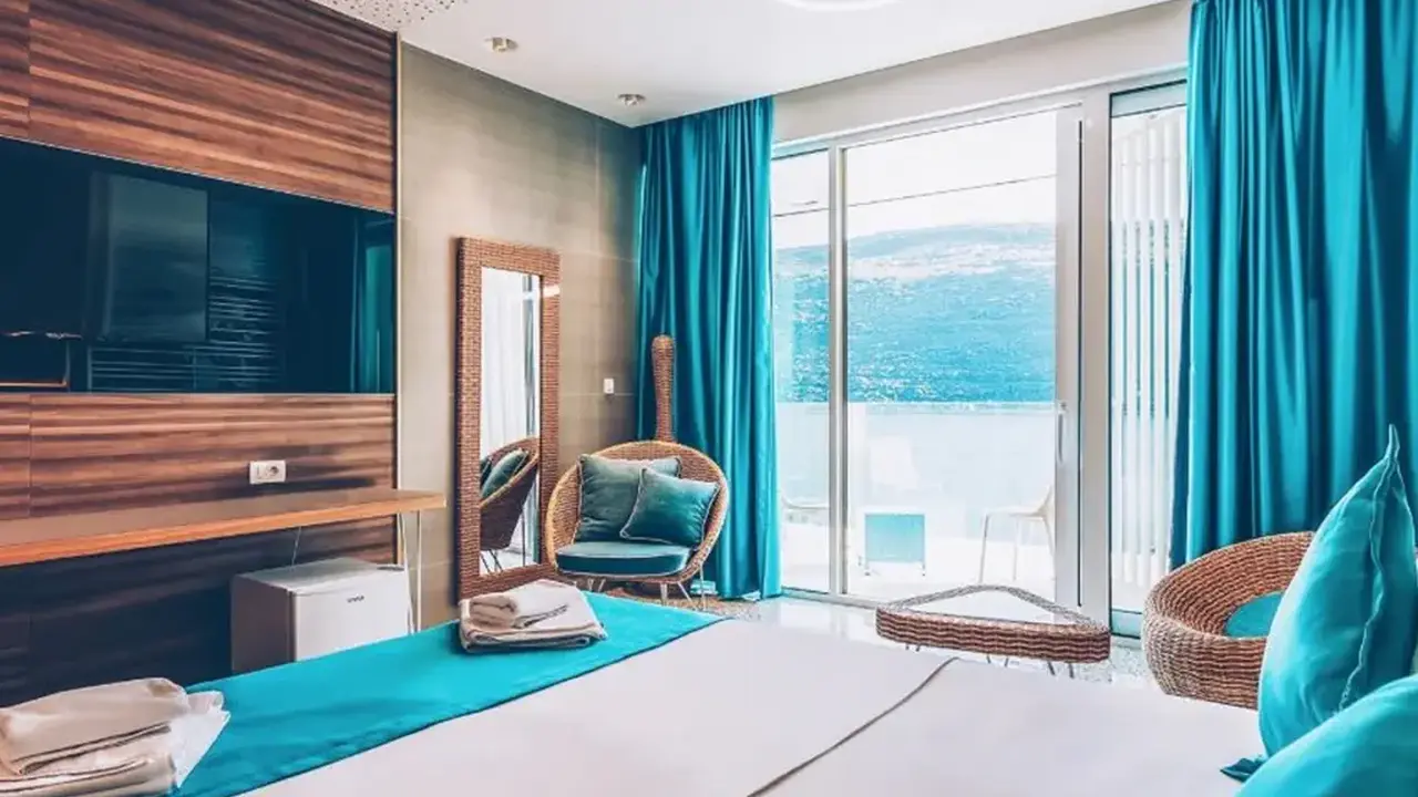 CARINE HOTEL KUMBOR