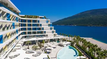CARINE HOTEL KUMBOR