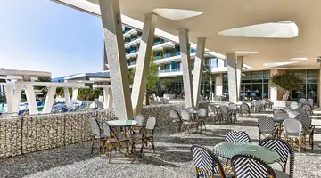 CARINE HOTEL KUMBOR