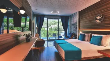 CARINE HOTEL KUMBOR