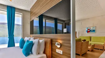 CARINE HOTEL KUMBOR