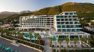 CARINE HOTEL KUMBOR