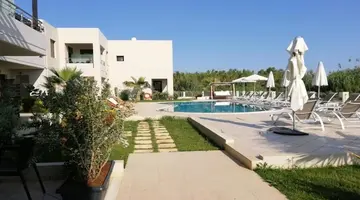 Carisa Suites and Apartments