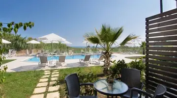 Carisa Suites and Apartments