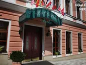 Carlton Hotel