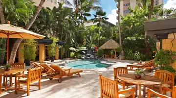 Castle Bamboo Waikīkī Hotel