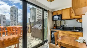 Castle Bamboo Waikīkī Hotel