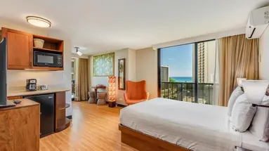 Castle Bamboo Waikīkī Hotel