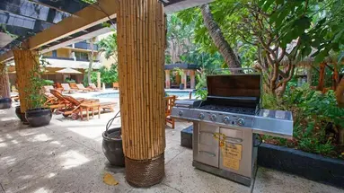 Castle Bamboo Waikīkī Hotel