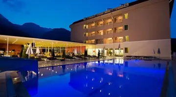 CASTLE PARK HOTEL