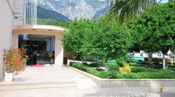 CASTLE PARK HOTEL