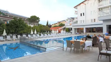 Cats Garden Family Hotel