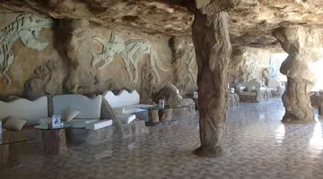 Caves Beach Resort +16