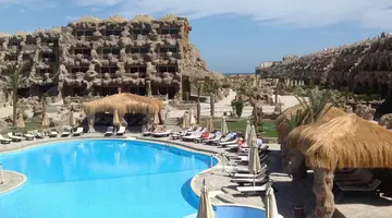 Caves Beach Resort +16