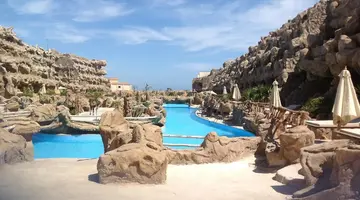 Caves Beach Resort +16