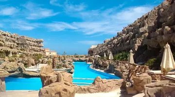 Caves Beach ResorT