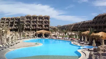 Caves Beach Resort