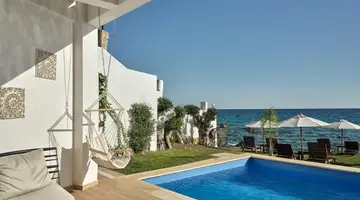 Cavo Orient Beach Hotel & Suites