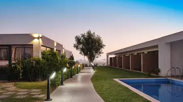 Cavo Orient Beach Hotel & Suites