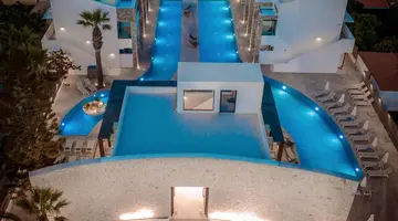 Cavo Suites
