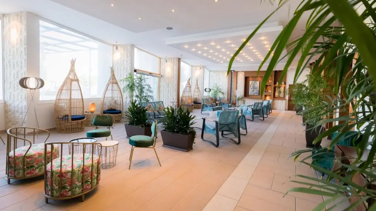 Cavo Zoe Seaside Hotel