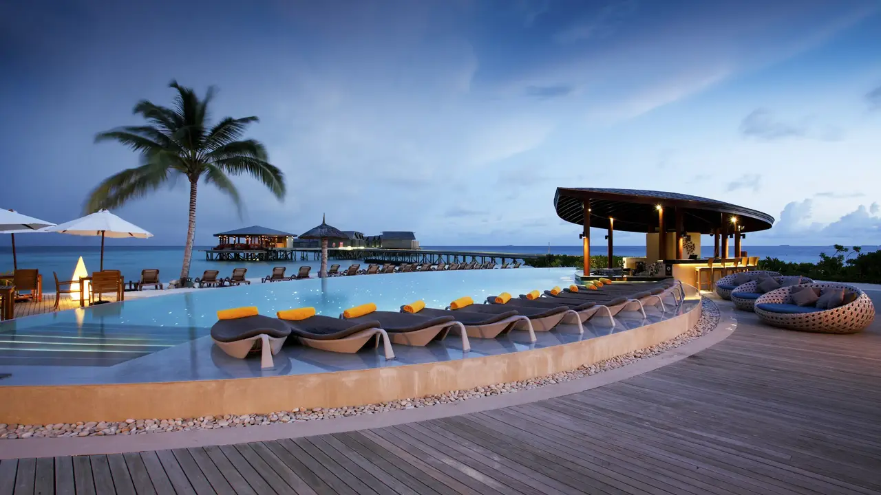 Centara Ras Fushi Resort & Spa Maldives