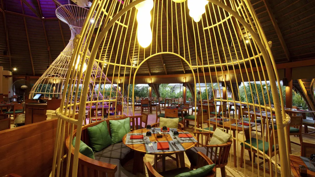 Centara Ras Fushi Resort & Spa Maldives