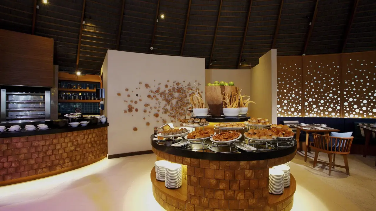 Centara Ras Fushi Resort & Spa Maldives