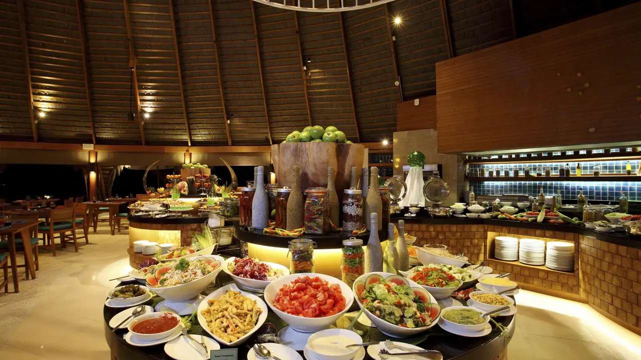 Centara Ras Fushi Resort & Spa Maldives