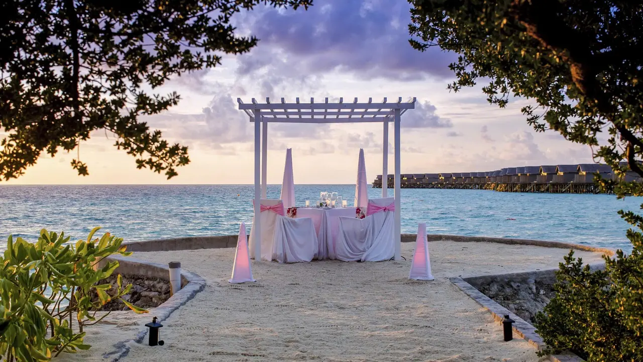 Centara Ras Fushi Resort & Spa Maldives