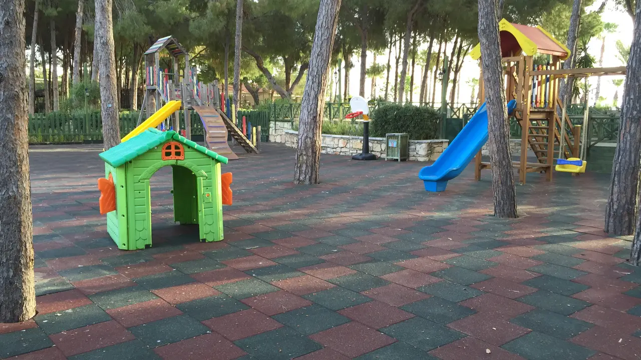 CHAMPION HOLIDAY VILLAGE