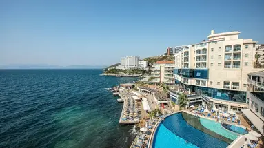 Charisma De Luxe Hotel