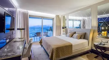 Charisma De Luxe Hotel