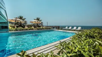 Charisma De Luxe Hotel