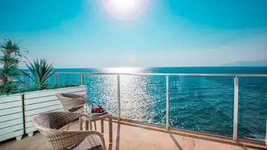 Charisma De Luxe Hotel