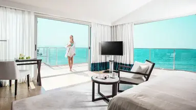 Charisma De Luxe Hotel