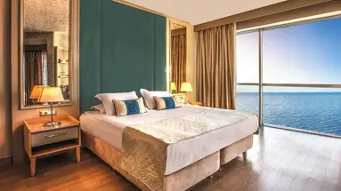 Charisma De Luxe Hotel