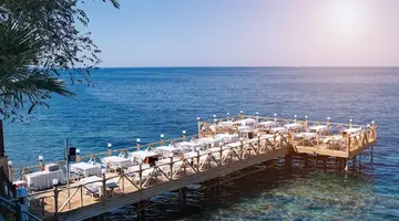 Charisma De Luxe Hotel