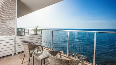 Charisma De Luxe Hotel
