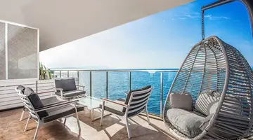 Charisma De Luxe Hotel